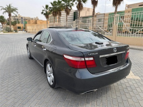 SAR 43,000 | Lexus LS 460 2007 | Automatic | 317,000 KM