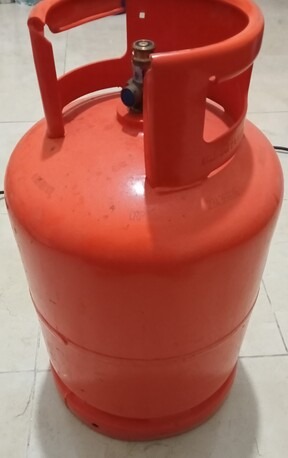 SAR 300 | Urgent Sale | Gas Stove with Cylinder, Pipe & Regulator