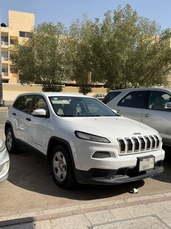 SAR 30,000 | Jeep Cherokee Sport 2016 | Automatic | 190 KM | Price & Mileage to Verify