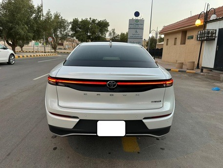 SAR 128,000 | Toyota Crown Hybrid 2023 | Automatic | 50,000 KM | Sunroof | Accident-Free