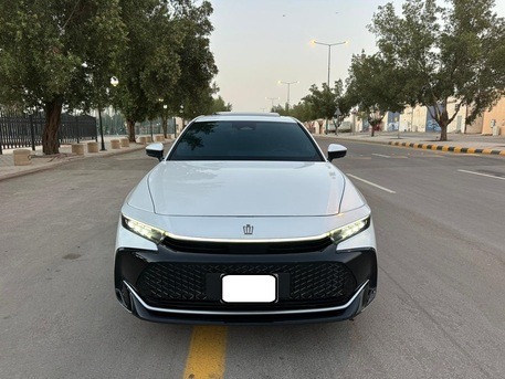 SAR 128,000 | Toyota Crown Hybrid 2023 | Automatic | 50,000 KM | Sunroof | Accident-Free
