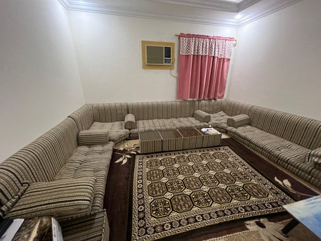 SAR 500 | 12-Seater Majlis for Sale