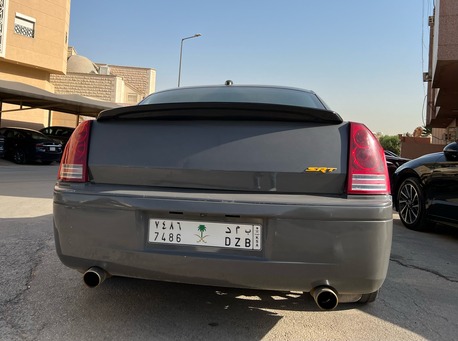 SAR 18,000 | Chrysler 300C HEMI 2006 | Automatic | 362,000 KM | Very Clean