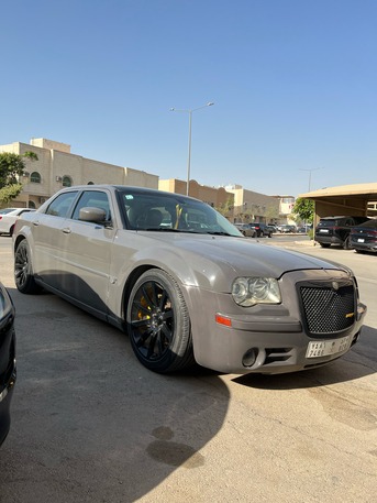SAR 18,000 | Chrysler 300C HEMI 2006 | Automatic | 362,000 KM | Very Clean
