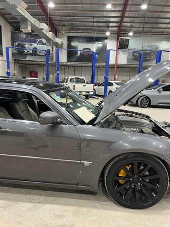 SAR 18,000 | Chrysler 300C HEMI 2006 | Automatic | 362,000 KM | Very Clean