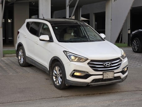 SAR 42,000 | Hyundai Santa Fe 2018 | Automatic | 193,000 KM | 4-Cylinder | Good Condition