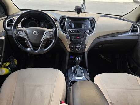 SAR 42,000 | Hyundai Santa Fe 2018 | Automatic | 193,000 KM | 4-Cylinder | Good Condition