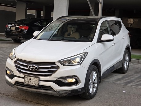 SAR 42,000 | Hyundai Santa Fe 2018 | Automatic | 193,000 KM | 4-Cylinder | Good Condition
