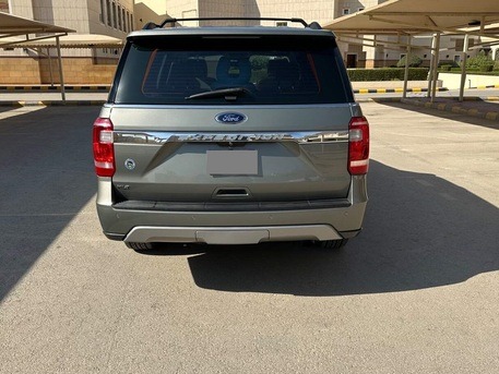 SAR 122,000 (Negotiable) | Ford Expedition XLT 2019 | Automatic | 98,600 KM | Leather Interior & Panoramic Sunroof