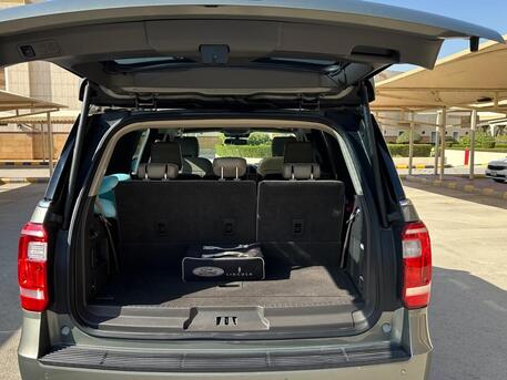 SAR 122,000 (Negotiable) | Ford Expedition XLT 2019 | Automatic | 98,600 KM | Leather Interior & Panoramic Sunroof