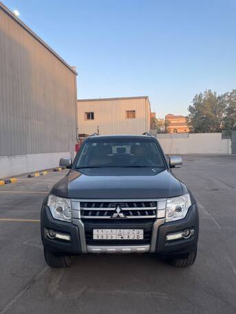 SAR 38,000 | Mitsubishi Pajero 2017 | Automatic | 385,000 KM | Full Option