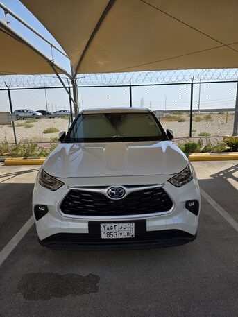 SAR 125,000 | Toyota Highlander Hybrid LE 2023 | Automatic | 58,000 KM