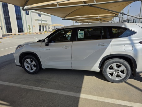 SAR 125,000 | Toyota Highlander Hybrid LE 2023 | Automatic | 58,000 KM