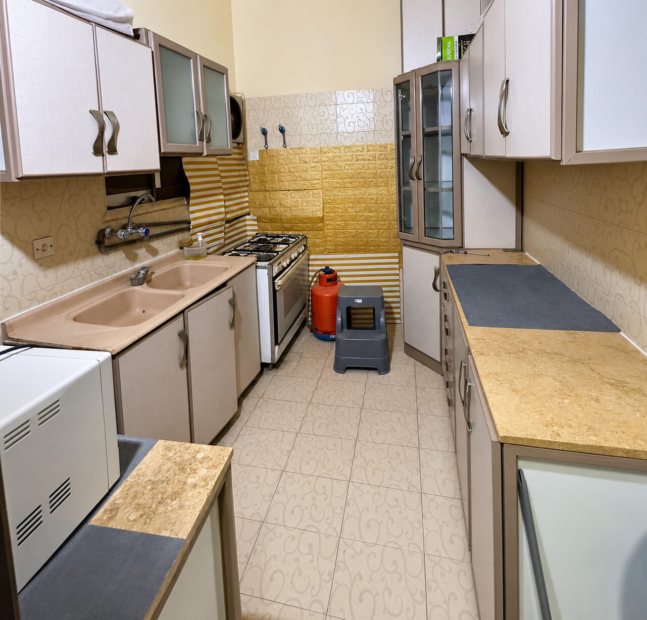SAR 2,000/Month | Furnished 3-Bedroom Family Apartment | Vacation Rental | Near Aziziyah, Mansourah & Manfuhah