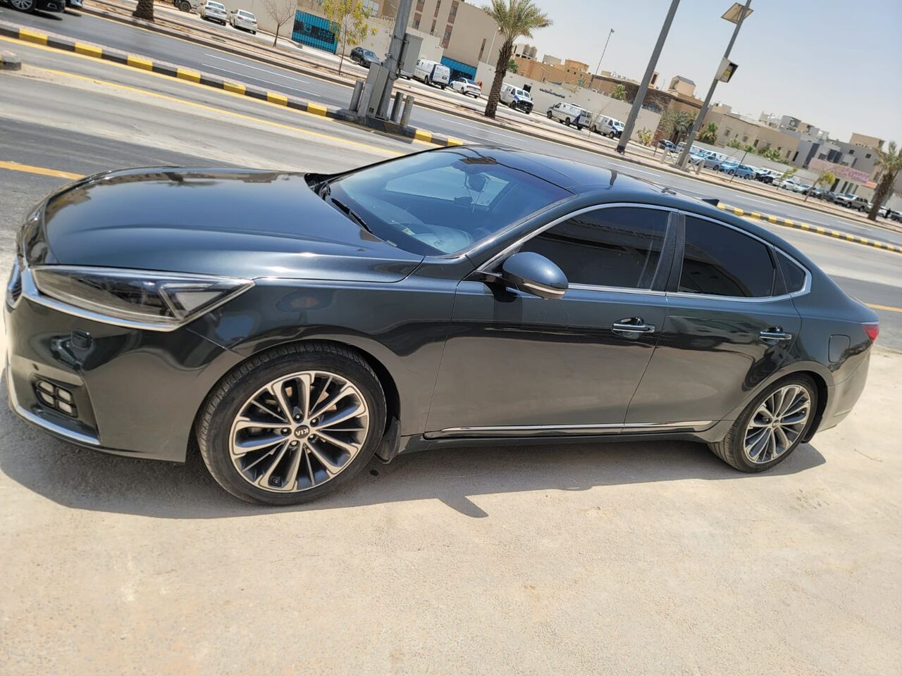 SAR 39,000 | Kia Cadenza 2017 | Automatic | 171,000 KM | Full Option | Panorama | Accident-Free