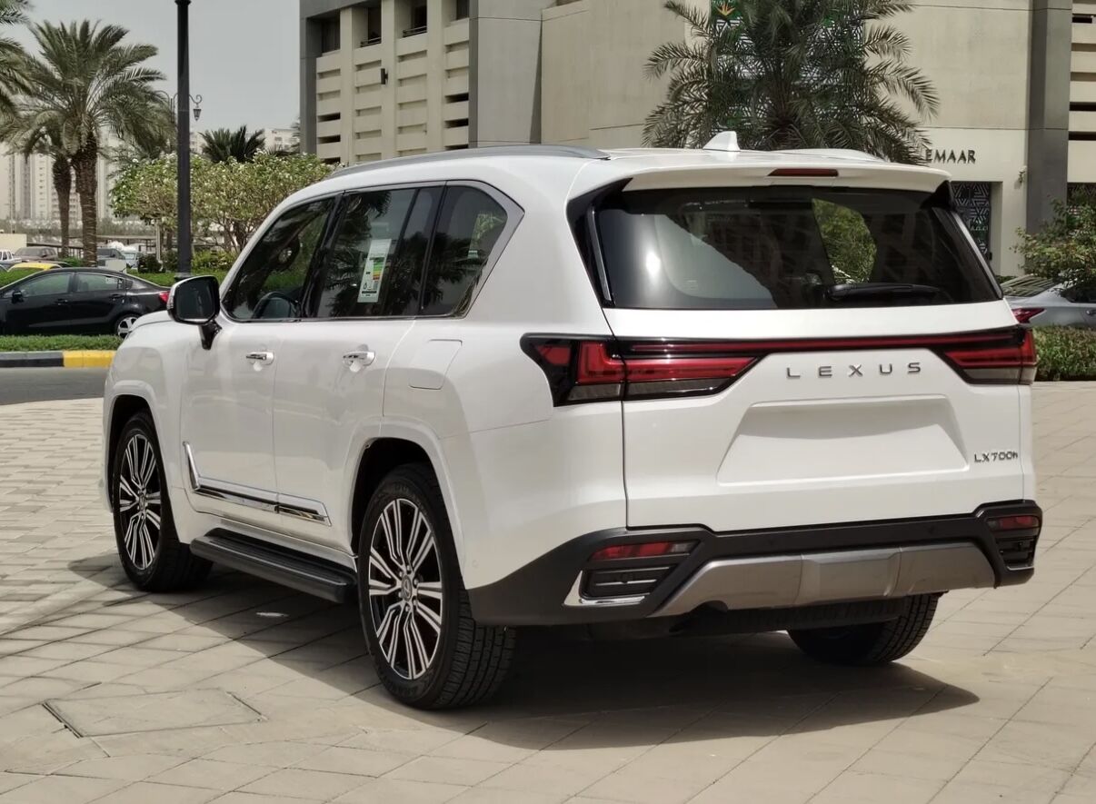 SAR 560,000 | Brand New Lexus LX 700h 2026 | Automatic | 1,445 KM