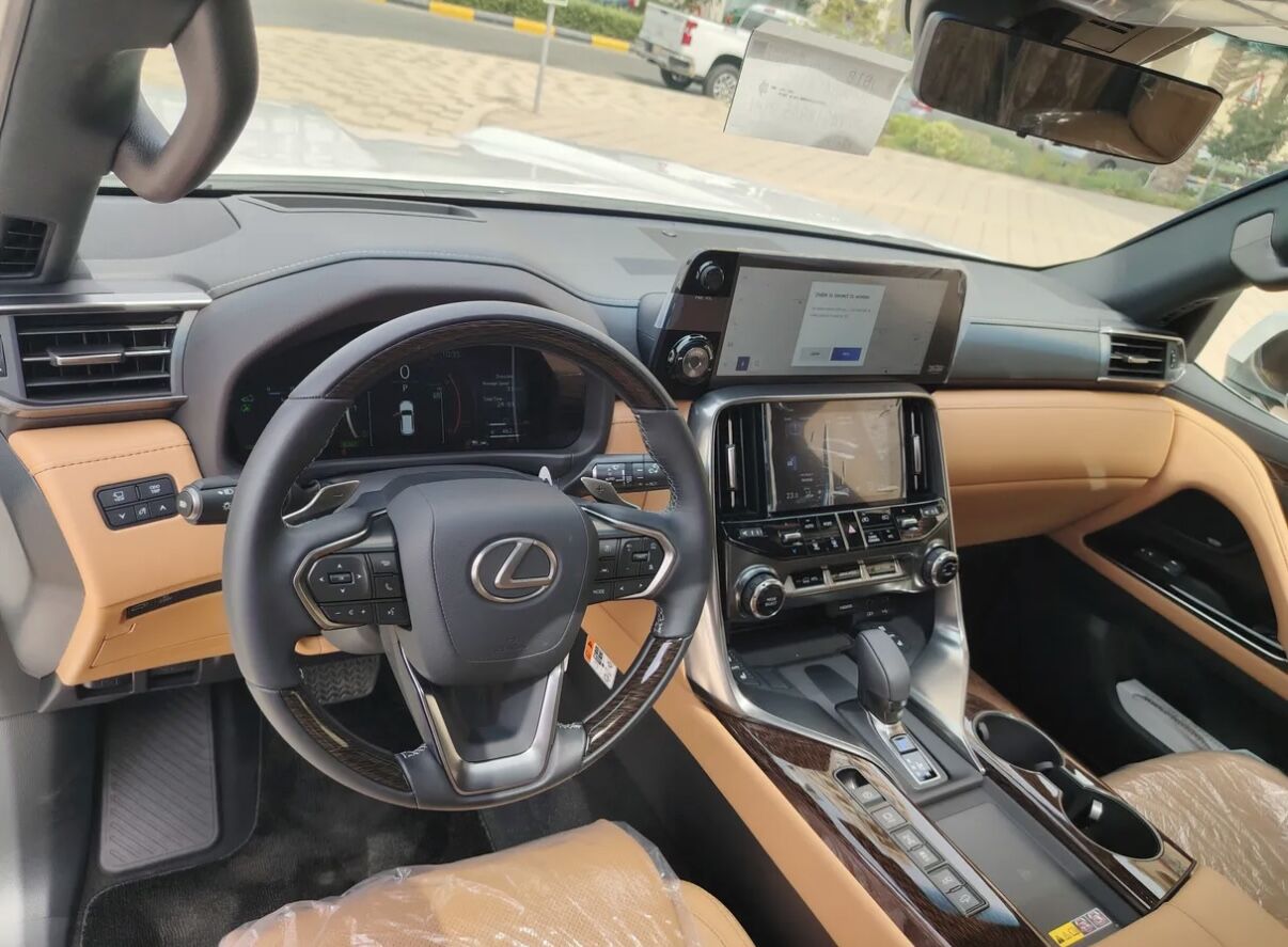 SAR 560,000 | Brand New Lexus LX 700h 2026 | Automatic | 1,445 KM