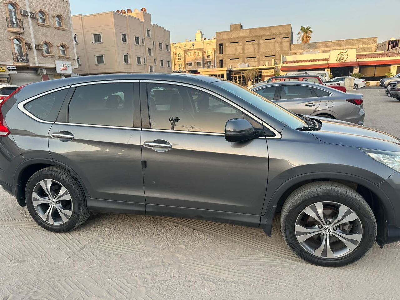 SAR 43,500 | Honda CR-V 2014 | Full Option | Automatic | 151,000 KM | Leather Seats