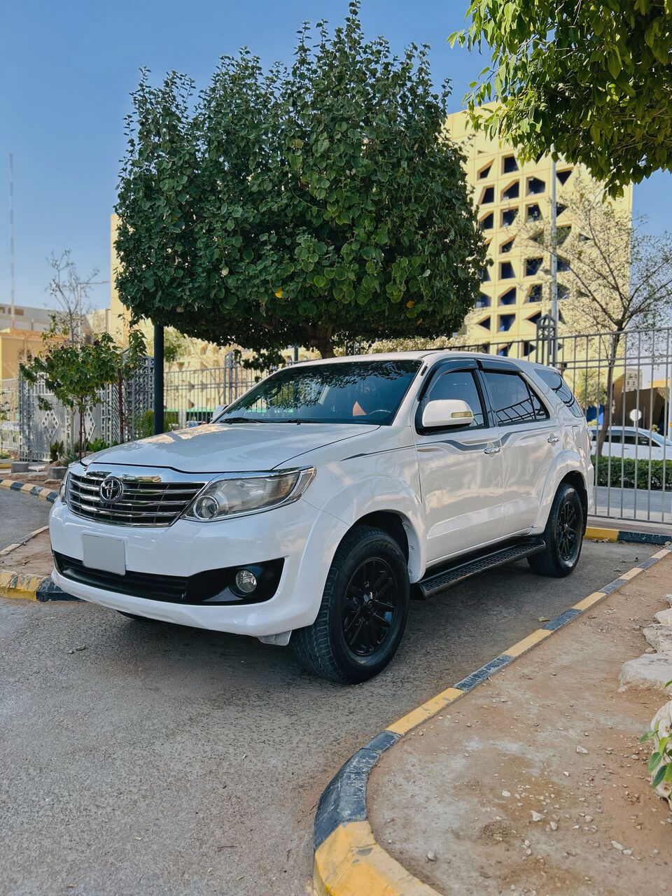 SAR 39,500 | Toyota Fortuner 2014 | Automatic | 330,000 KM | 4WD | Neat Condition