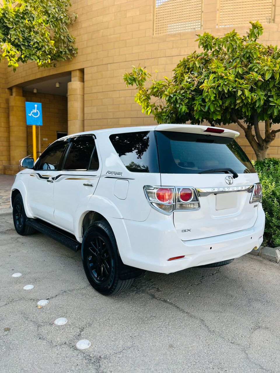 SAR 39,500 | Toyota Fortuner 2014 | Automatic | 330,000 KM | 4WD | Neat Condition