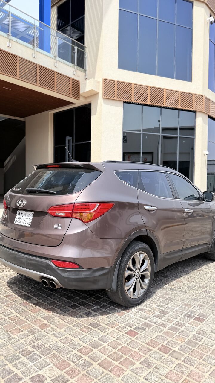 SAR 38,500 | Hyundai Santa Fe 2014 | Automatic | 247,000 KM | Full Option | Special Black Edition