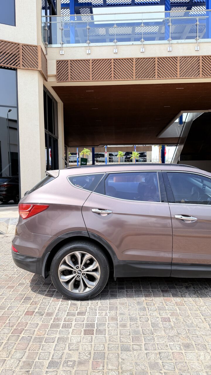 SAR 38,500 | Hyundai Santa Fe 2014 | Automatic | 247,000 KM | Full Option | Special Black Edition