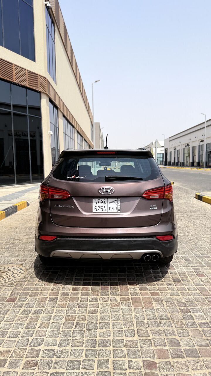 SAR 38,500 | Hyundai Santa Fe 2014 | Automatic | 247,000 KM | Full Option | Special Black Edition