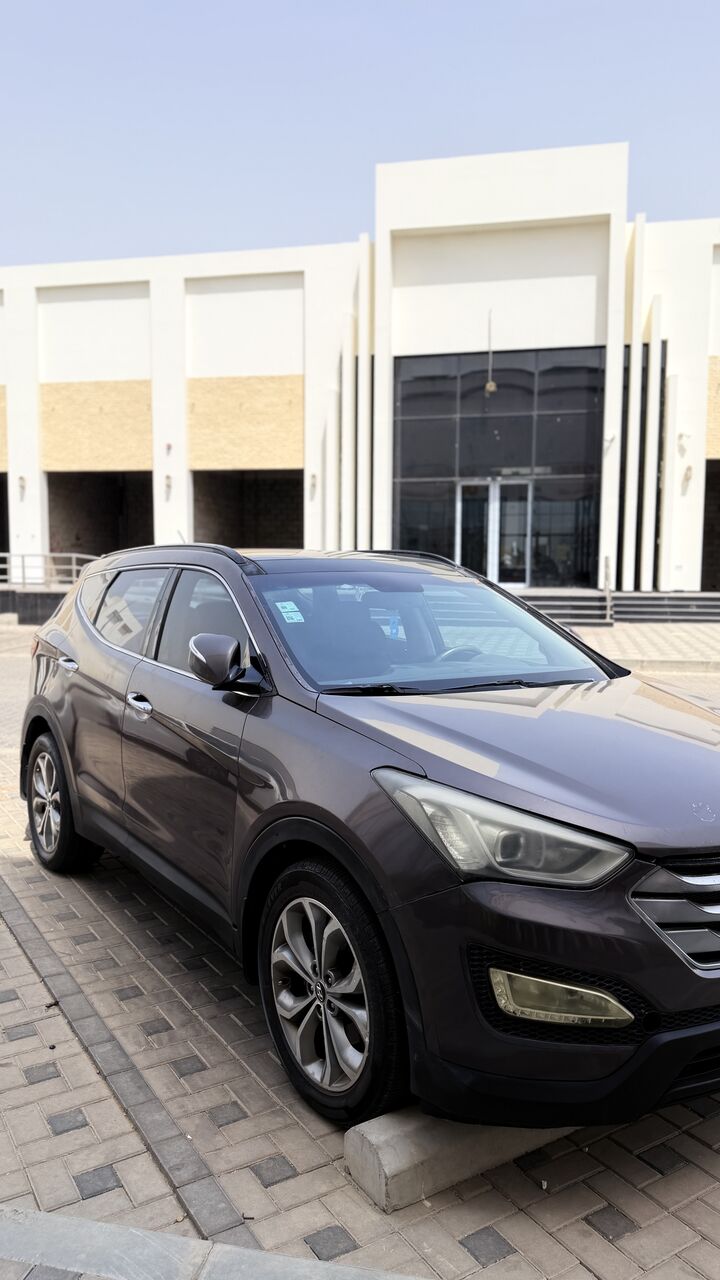 SAR 38,500 | Hyundai Santa Fe 2014 | Automatic | 247,000 KM | Full Option | Special Black Edition