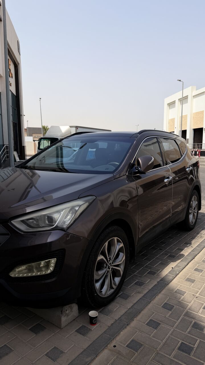 SAR 38,500 | Hyundai Santa Fe 2014 | Automatic | 247,000 KM | Full Option | Special Black Edition