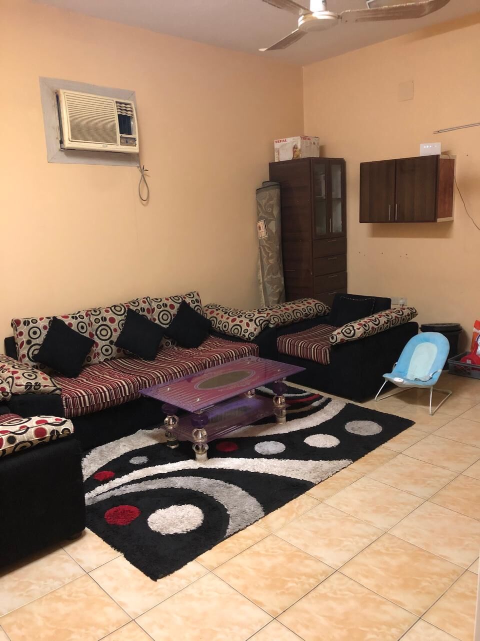 SAR 400 – 5-Seater Sofa Set with Cushions & Stylish Carpet Included Free
