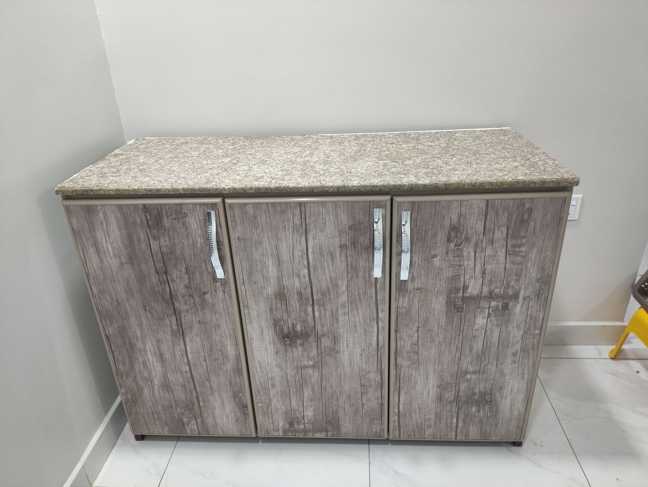 SAR 350 | Kitchen Cabinet for Sale
