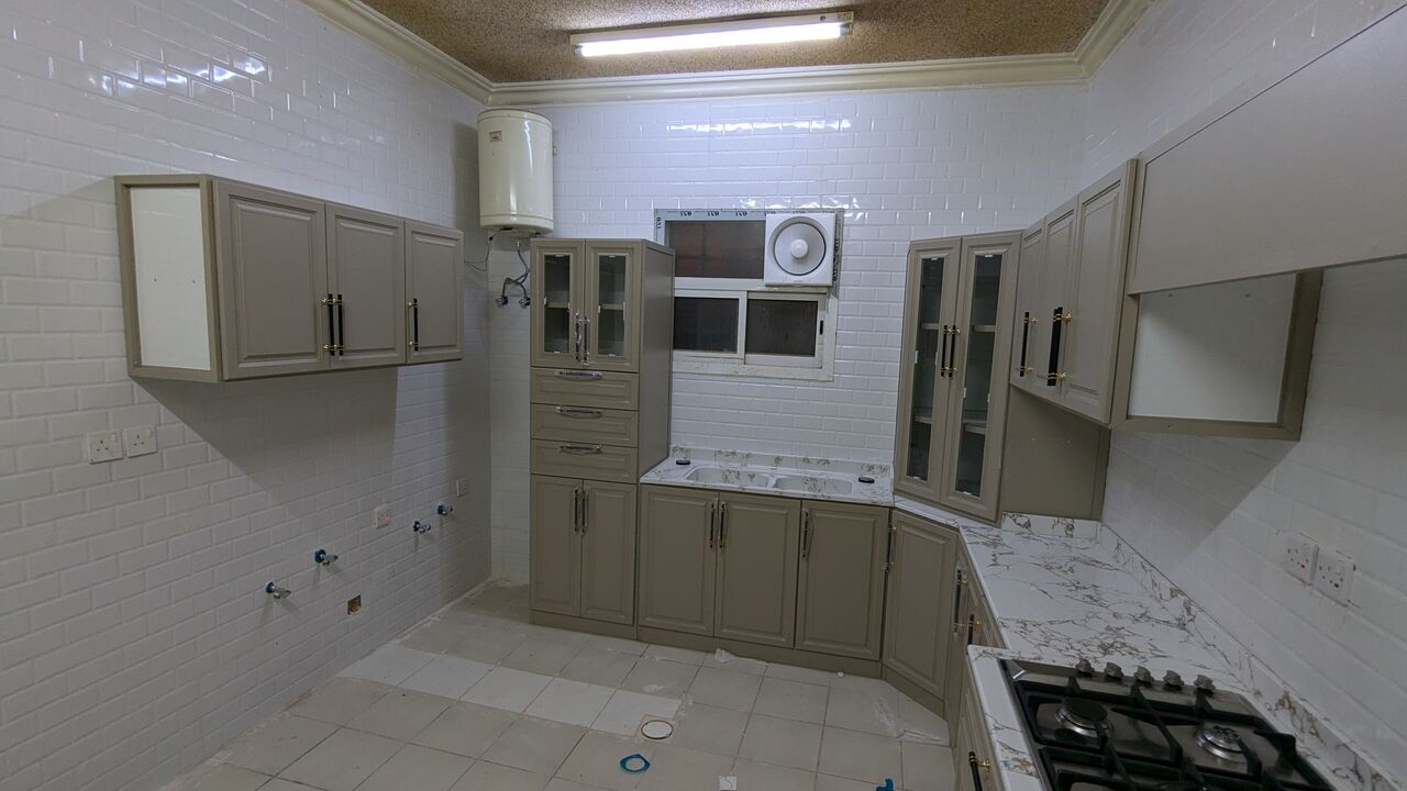 SAR 2,500 | Urgent Sale – Kitchen Cabinet & Dishwasher