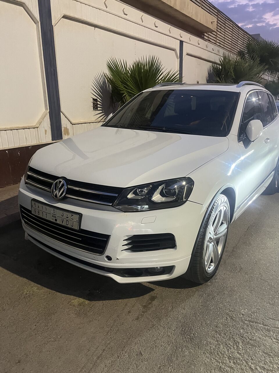 SAR 37,000 | Volkswagen Touareg 2014 | Automatic | 454,000 KM | R-Line