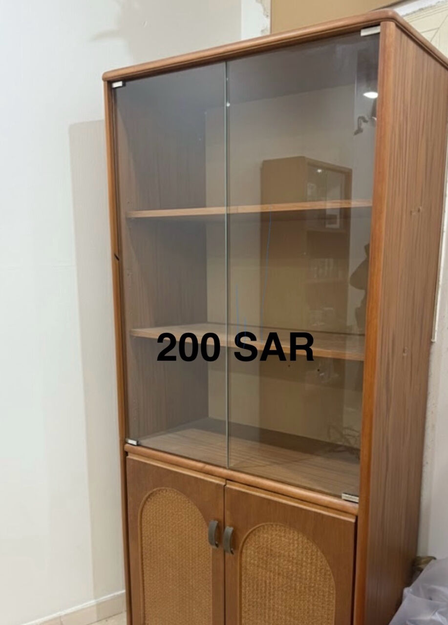 SAR 350 | Dressing Table & King-Size Bed