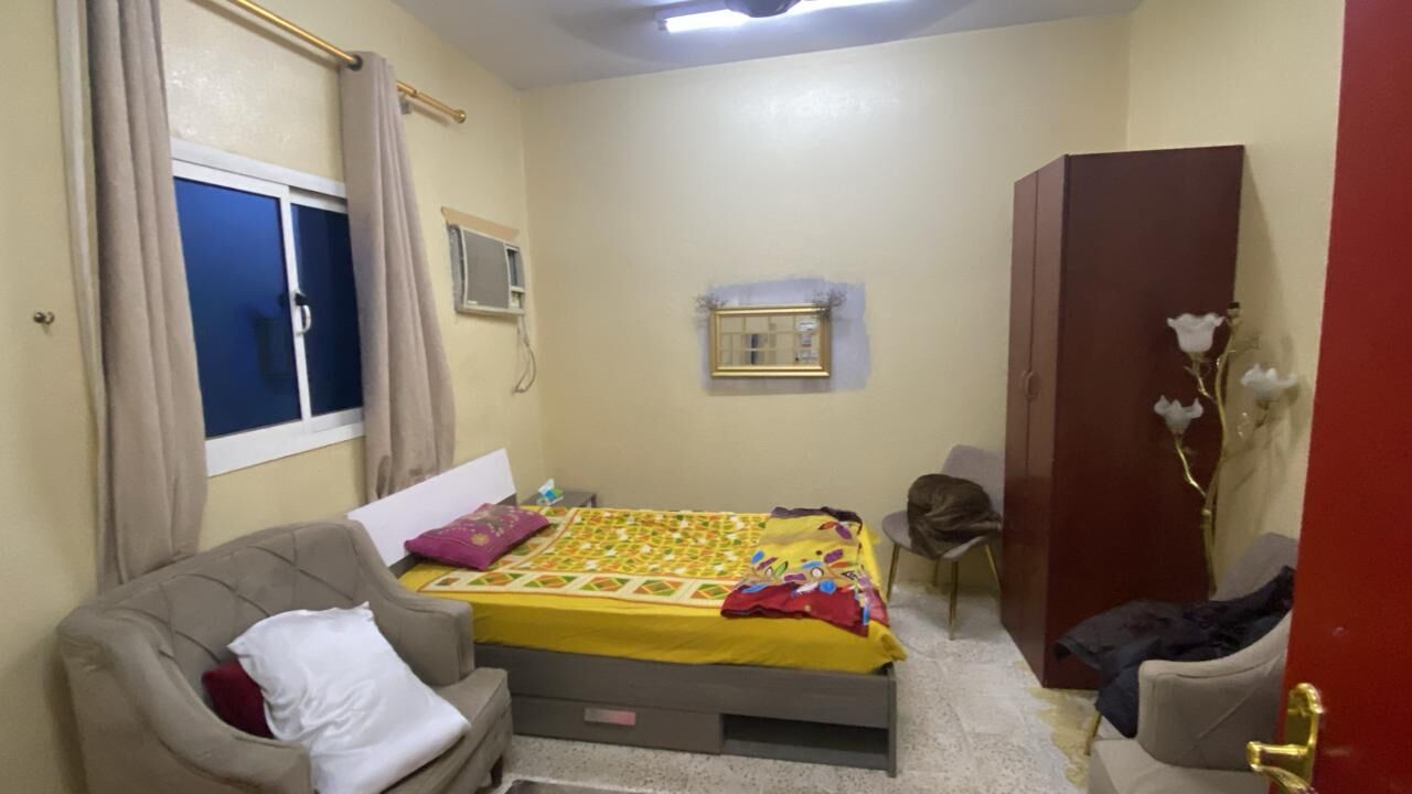 SAR 900 – Complete Bedroom Set for Sale Including AC