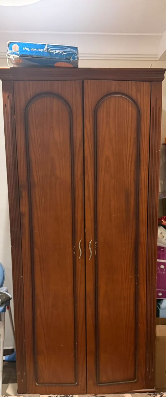 SAR 1,850 – Household Items for Sale: Desk, Wardrobe & Bed