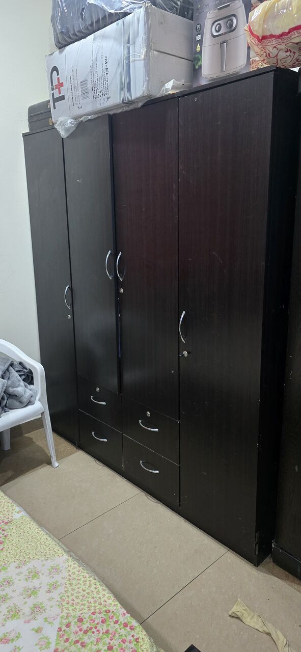 SAR 650 – Complete Bed Set: Bed, Mattress, Wardrobe & Dressing Table