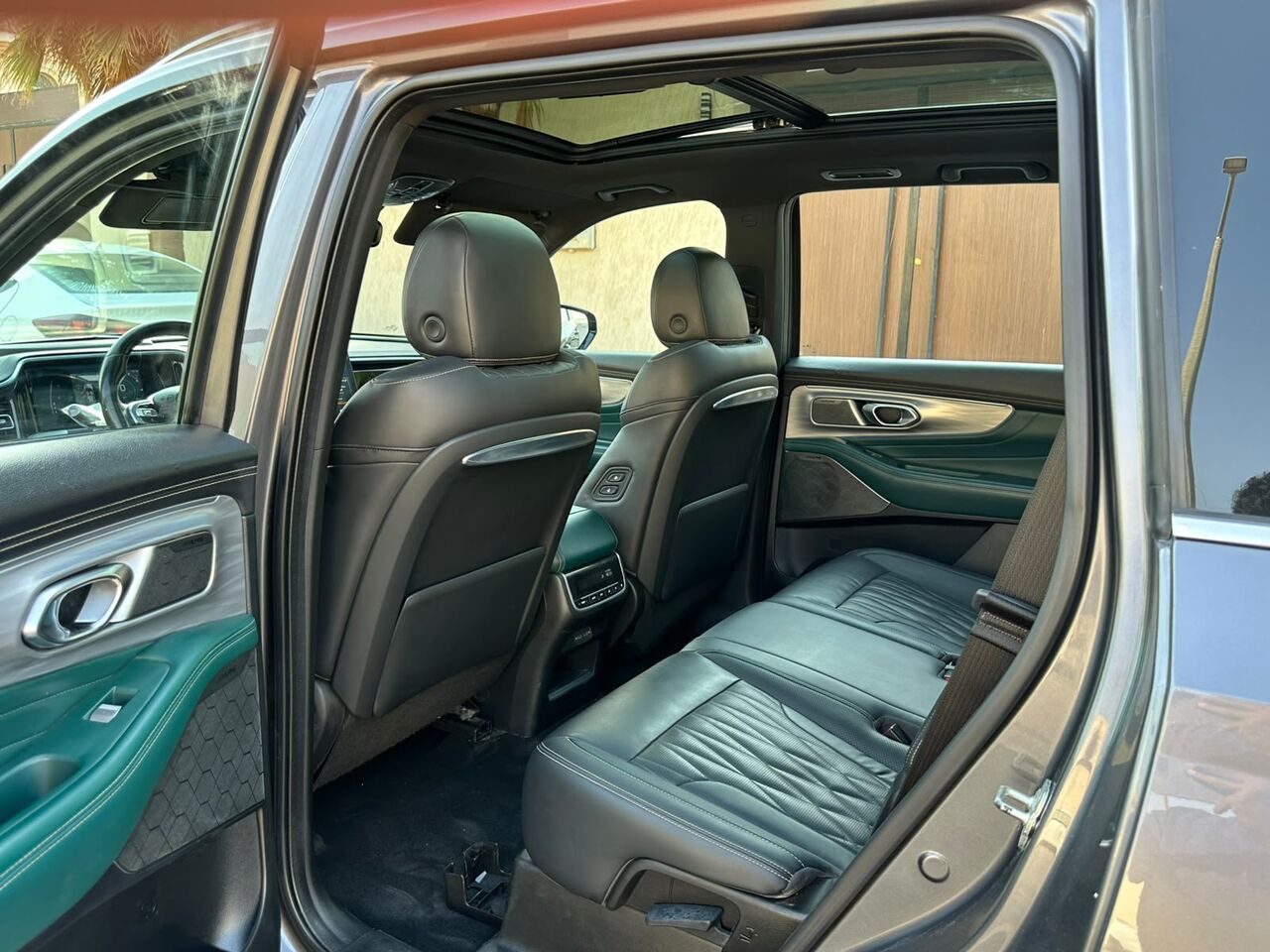 SAR 75,000 – GAC GS8 4WD, 2023, Automatic, 74,000 KM | Full Options with Sunroof | Accident Free | Family Exit Sale