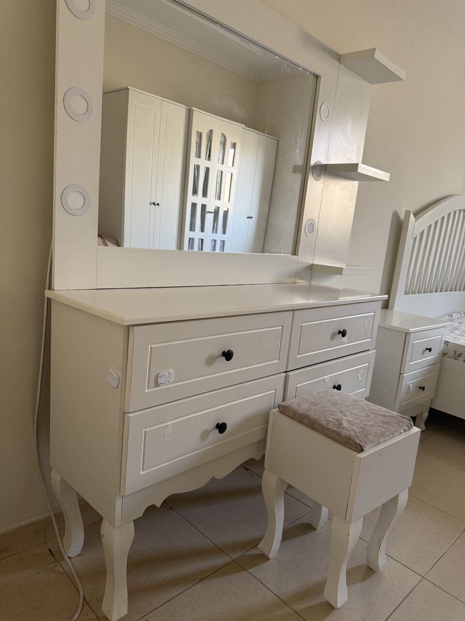 SAR 2,750 – King Bed, 6-Door Almirah, Dishwasher, Vacuum Cleaner & More